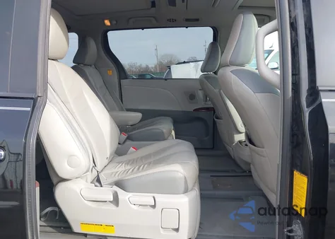 2012 Toyota Sienna Limited 7 Passenger z USA, uszkodzony, nr VIN 5TDDK3DC9CS033193